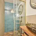 Luxury Beauty * Split